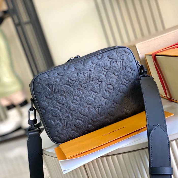 LOUIS VUITTON M23742 イタリアA級レザー斜め掛け サイズ:24x17cm