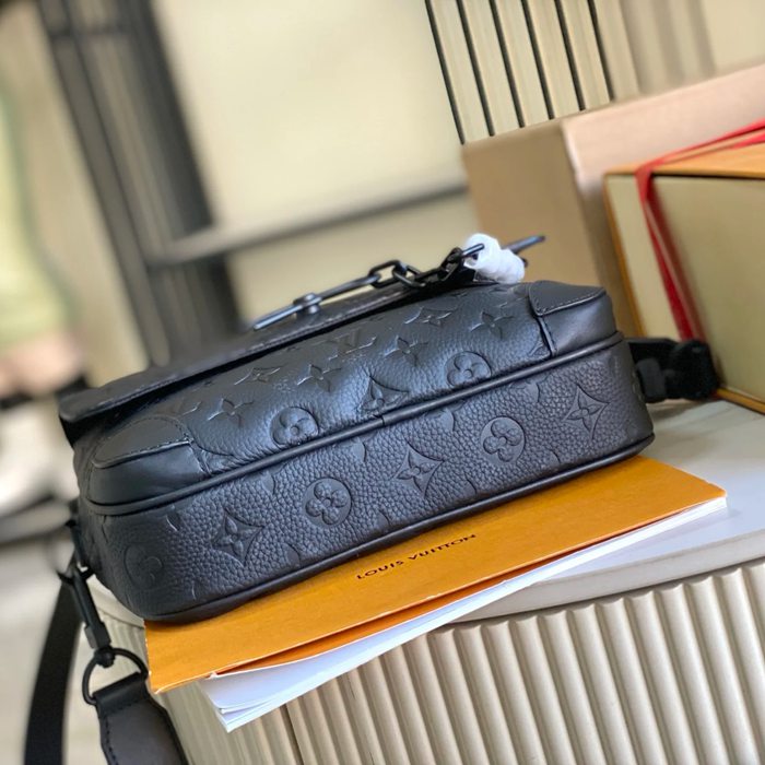 LOUIS VUITTON M23742 イタリアA級レザー斜め掛け サイズ:24x17cm