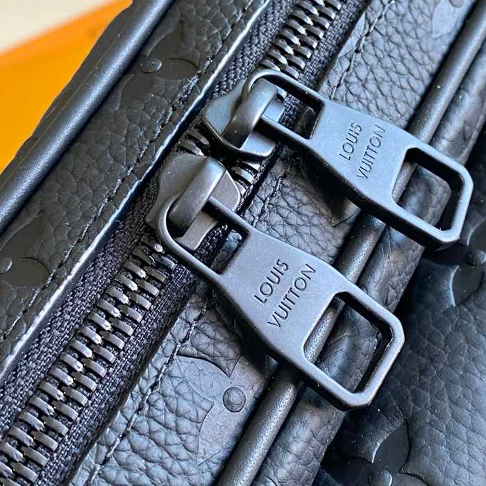 LOUIS VUITTON M23742 イタリアA級レザー斜め掛け サイズ:24x17cm