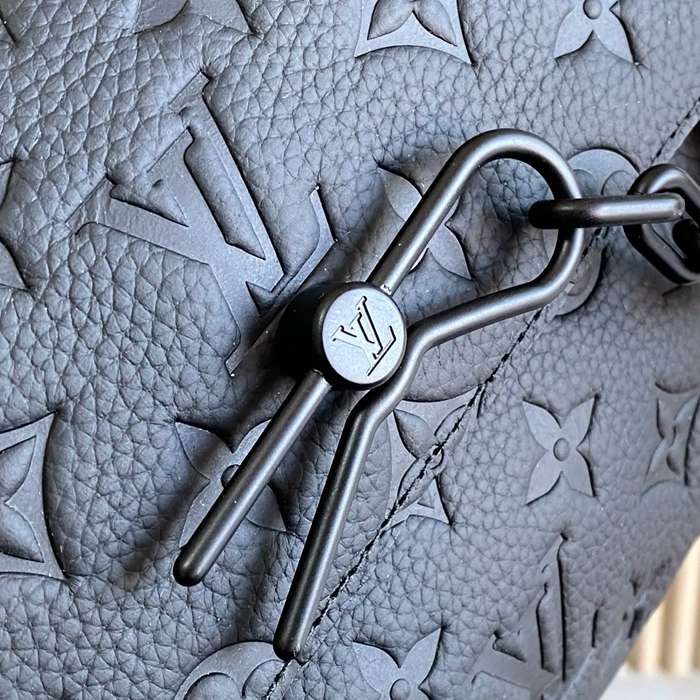 LOUIS VUITTON M23742 イタリアA級レザー斜め掛け サイズ:24x17cm