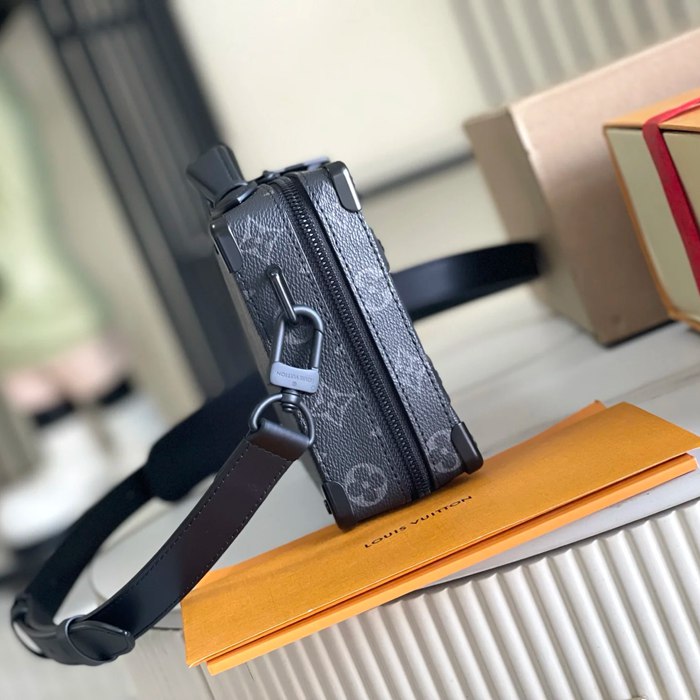 LOUIS VUITTON M45935 イタリアA級レザー斜め掛け サイズ:21.5x15cm