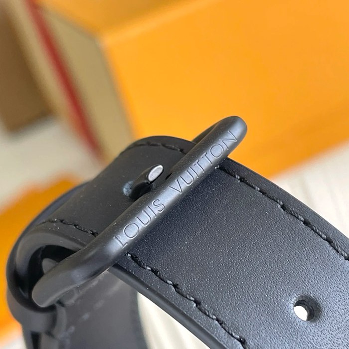 LOUIS VUITTON M45935 イタリアA級レザー斜め掛け サイズ:21.5x15cm
