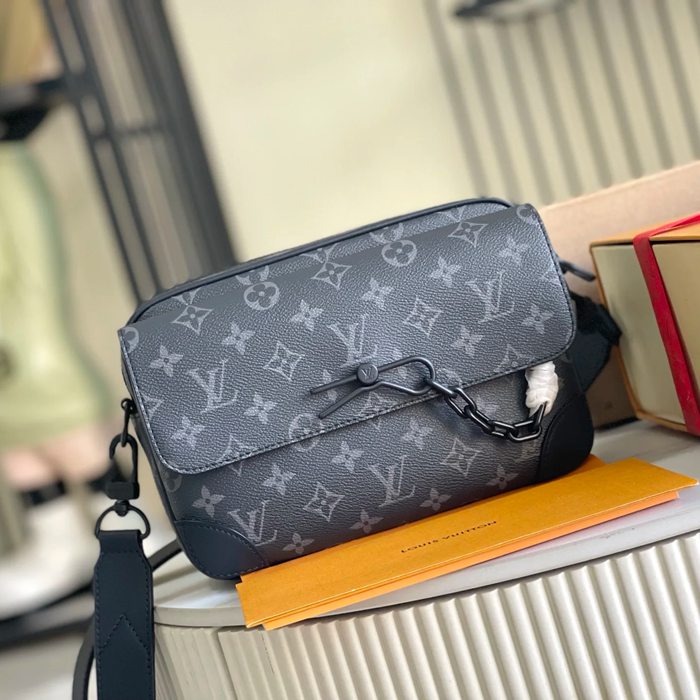 LOUIS VUITTON M46795 イタリアA級レザー斜め掛け サイズ:24x17cm