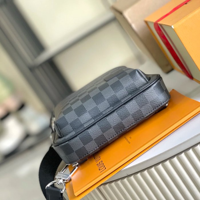 LOUIS VUITTON M45302 特級正品胸バッグ サイズ:31x20cm
