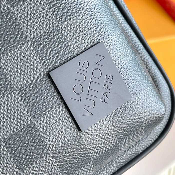 LOUIS VUITTON M45302 特級正品胸バッグ サイズ:31x20cm