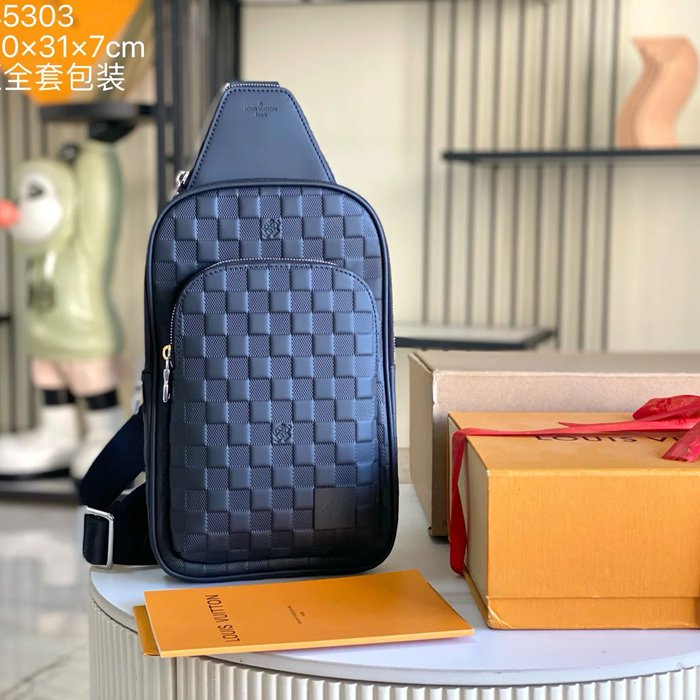LOUIS VUITTON M45303 イタリアA級レザー胸バッグ サイズ:31x20cm