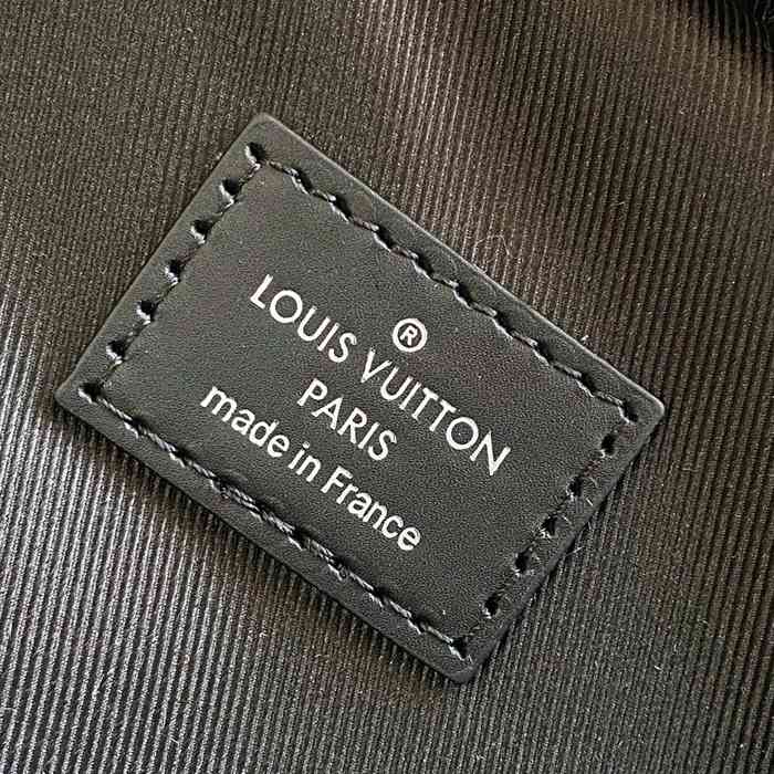 LOUIS VUITTON M45303 イタリアA級レザー胸バッグ サイズ:31x20cm