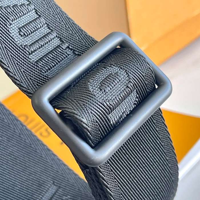 LOUIS VUITTON M12518 イタリアA級レザーハンドバッグ サイズ:18x17x7.5cm