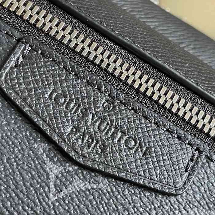 LOUIS VUITTON M30233 イタリア黒花レザー斜め掛け サイズ:25x19cm