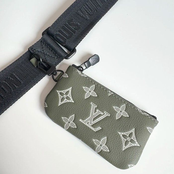 LOUIS VUITTON M12490 キャンバスメッセンジャー トリオ サイズ:25x18.5cm
