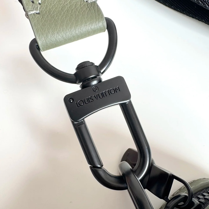 LOUIS VUITTON M12490 キャンバスメッセンジャー トリオ サイズ:25x18.5cm