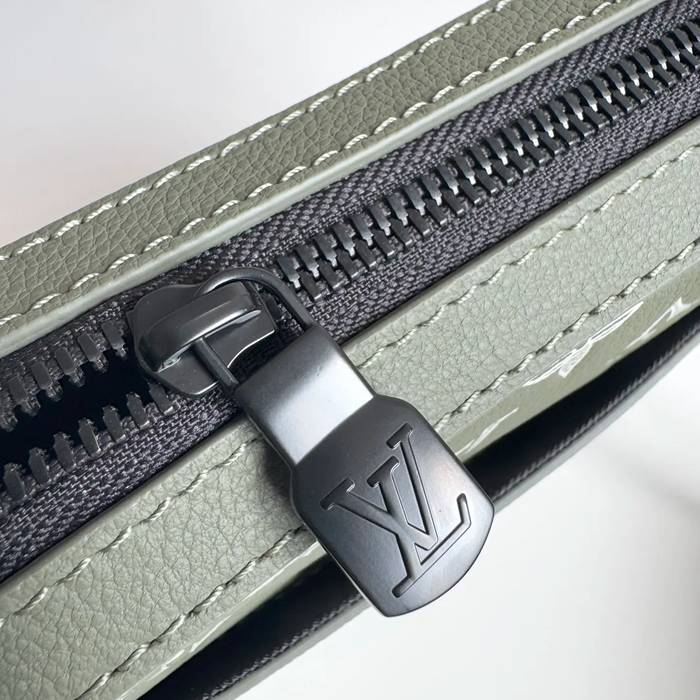LOUIS VUITTON M12490 キャンバスメッセンジャー トリオ サイズ:25x18.5cm