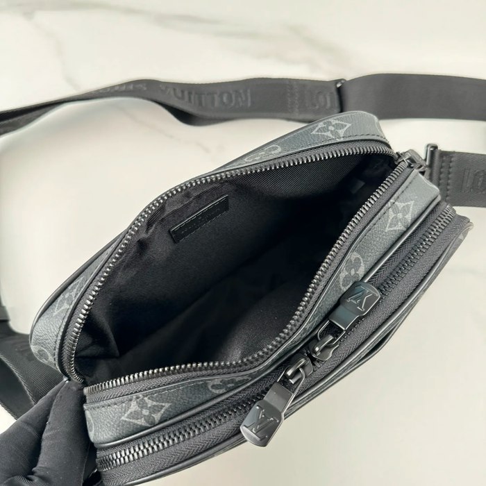 LOUIS VUITTON M46955 キャンバスメッセンジャー アルファ サイズ:24x16cm