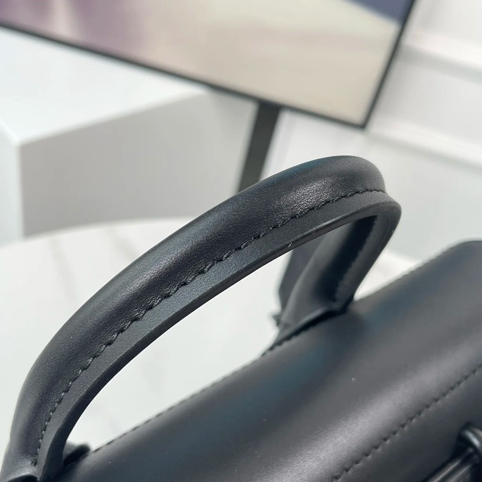 LOUIS VUITTON M46953 キャンバスメッセンジャー スチーマー 小 サイズ:25x19cm
