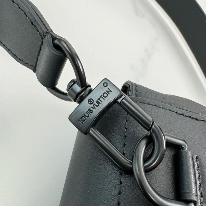 LOUIS VUITTON M24436 キャンバスメッセンジャー スチーマー 小 サイズ:25x19cm
