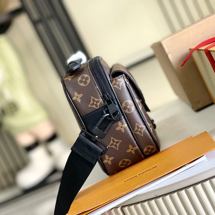 LOUIS VUITTON M45806 特級オールスチール金具斜め掛け サイズ:22x18cm