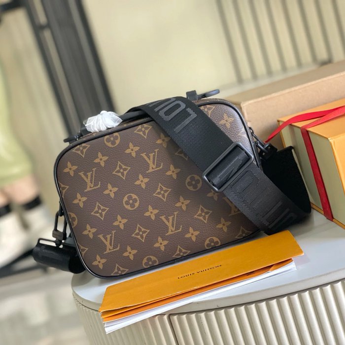 LOUIS VUITTON M45806 特級オールスチール金具斜め掛け サイズ:22x18cm