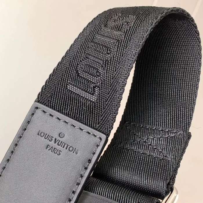 LOUIS VUITTON M42710 コーティングキャンバスメッセンジャー ディストリクト サイズ:26x20cm