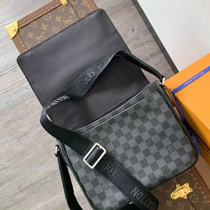 LOUIS VUITTON M42710 コーティングキャンバスメッセンジャー ディストリクト サイズ:26x20cm