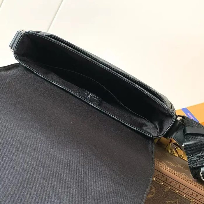 LOUIS VUITTON M42710 コーティングキャンバスメッセンジャー ディストリクト サイズ:26x20cm