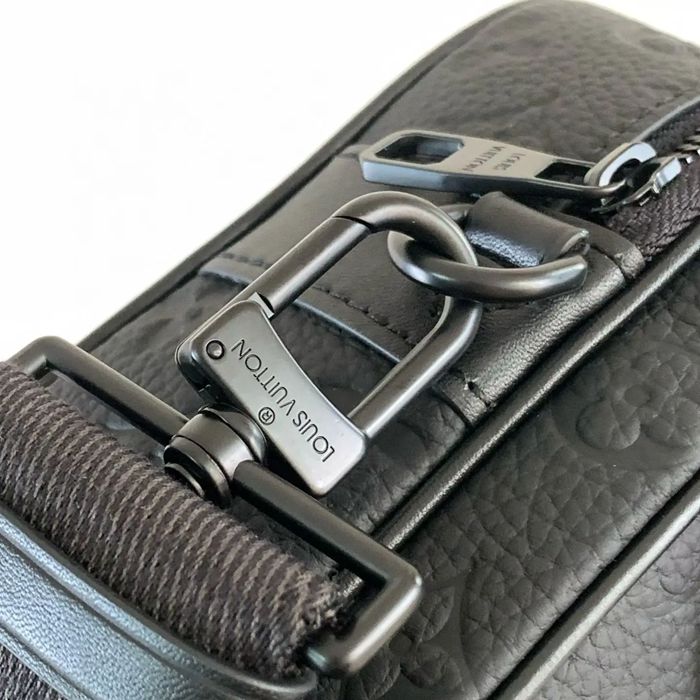LOUIS VUITTON M58489 キャンバスメッセンジャー Sロック サイズ:22x18cm