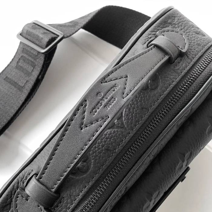LOUIS VUITTON M58489 キャンバスメッセンジャー Sロック サイズ:22x18cm