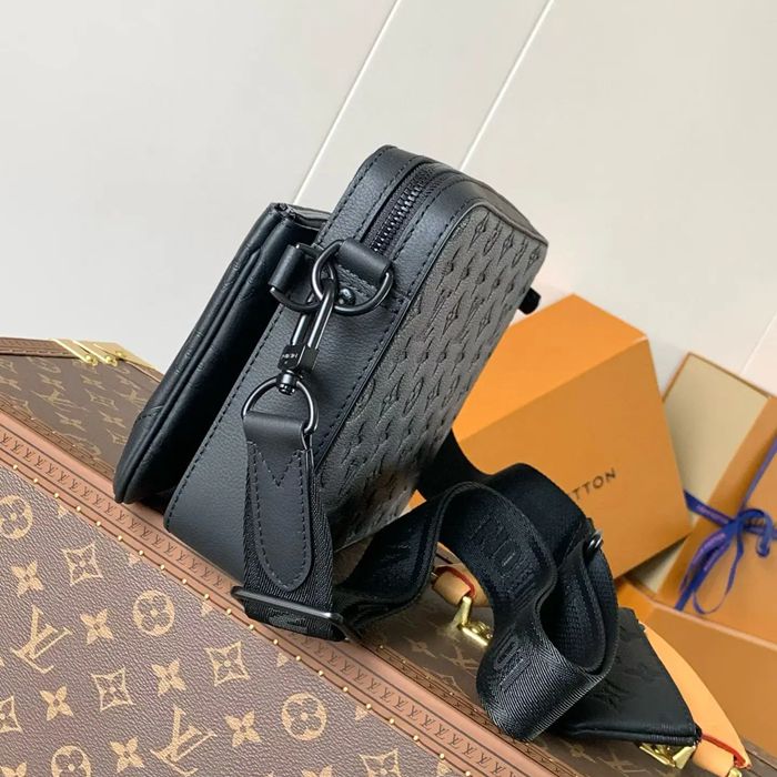 LOUIS VUITTON M46602 プレス牛皮革メッセンジャー トリオ サイズ:25x18.5cm