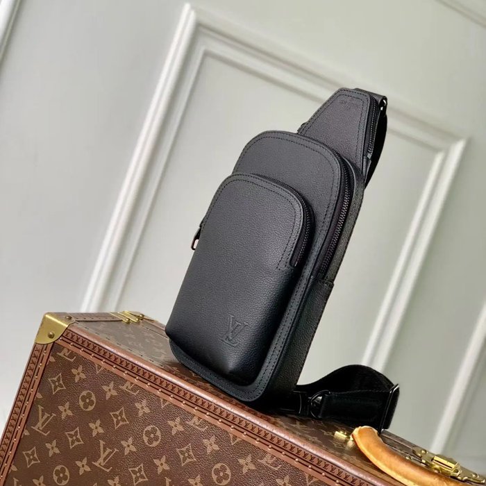 LOUIS VUITTON M15255 ネイビーショルダー アベニュー サイズ:33x16cm