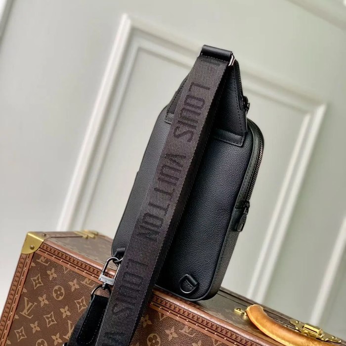 LOUIS VUITTON M15255 ネイビーショルダー アベニュー サイズ:33x16cm