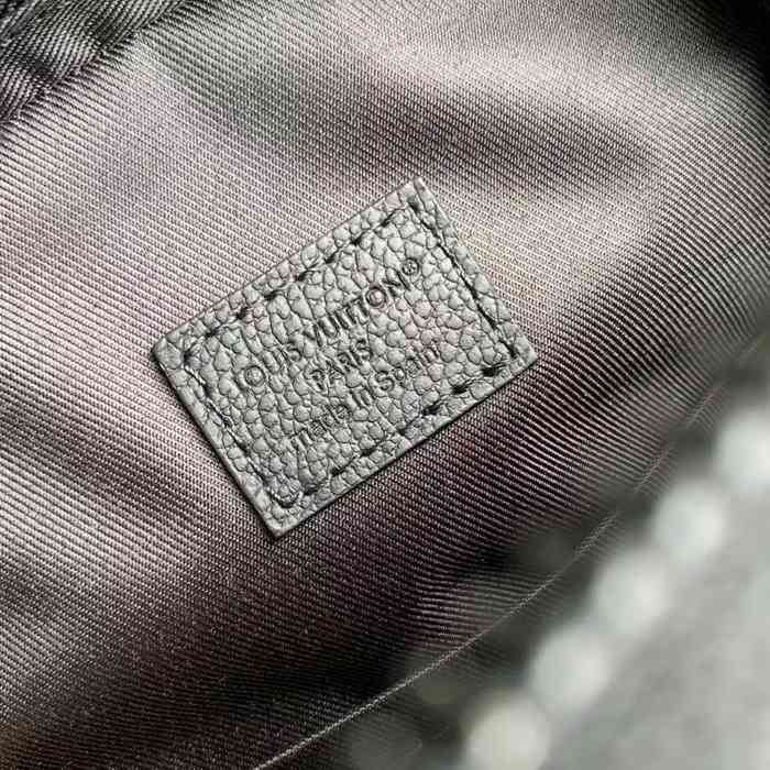 LOUIS VUITTON M15255 ネイビーショルダー アベニュー サイズ:33x16cm