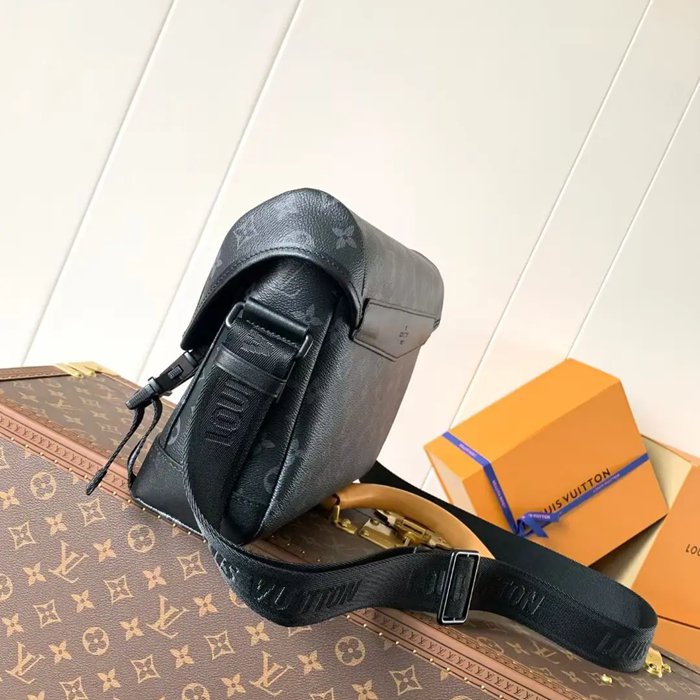 LOUIS VUITTON M12517 メッセンジャー ボヤジャー サイズ:33x22.5x11cm