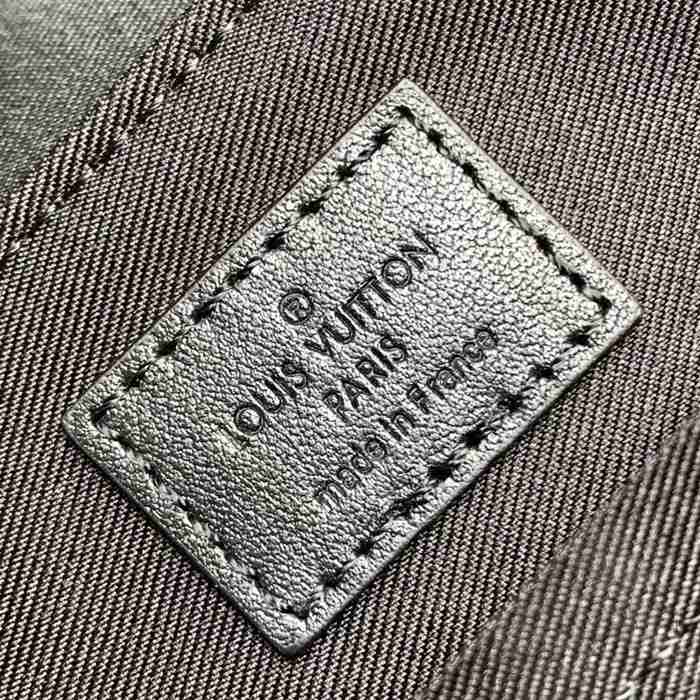 LOUIS VUITTON M12517 メッセンジャー ボヤジャー サイズ:33x22.5x11cm