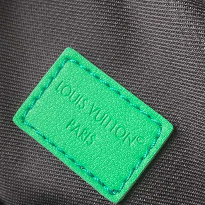 LOUIS VUITTON M25891 アベニュー 黒花ショルダー胸バッグ サイズ:30x16x5.7cm