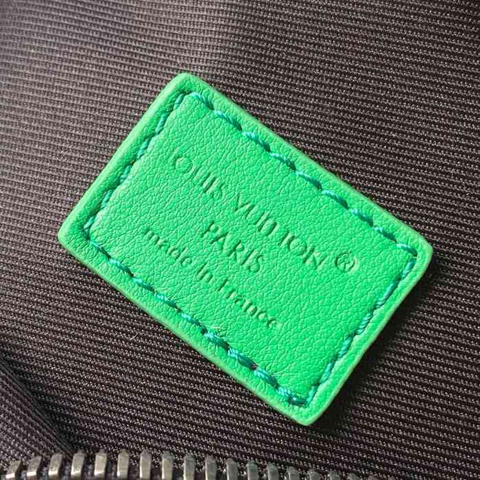 LOUIS VUITTON M25924 ディスカバリー 黒花ウエストバッグ サイズ:44x15cm
