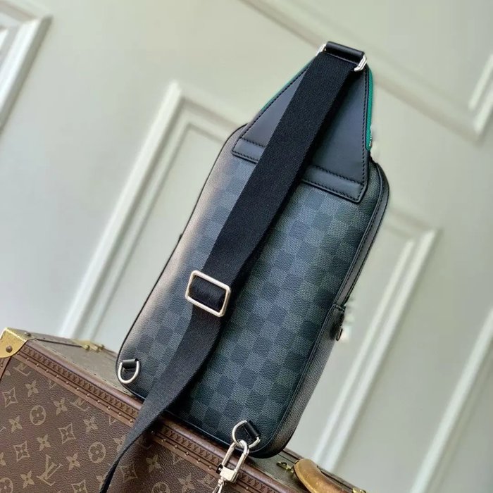 LOUIS VUITTON M28318 グラファイトショルダー アベニュー サイズ:31x20cm