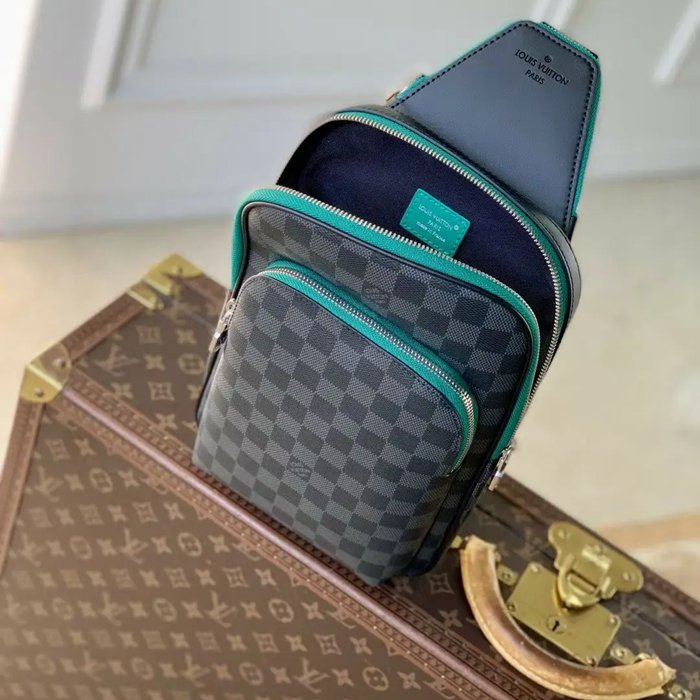 LOUIS VUITTON M28318 グラファイトショルダー アベニュー サイズ:31x20cm