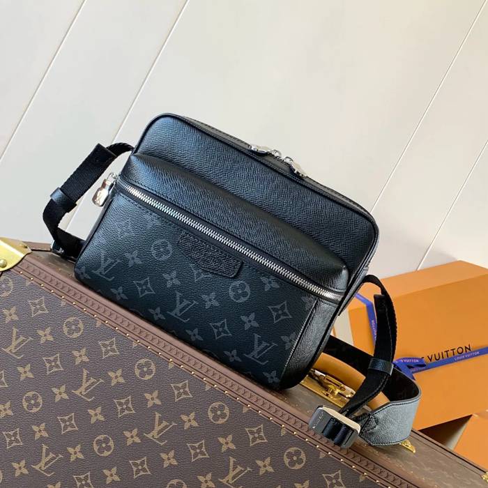 LOUIS VUITTON M30233 小メッセンジャー アウトドア サイズ:29.5x20x10.5cm