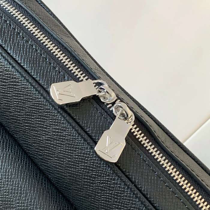 LOUIS VUITTON M30233 小メッセンジャー アウトドア サイズ:29.5x20x10.5cm