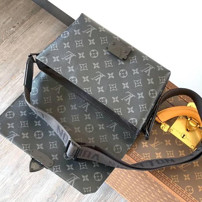 LOUIS VUITTON M46794 キャンバスメッセンジャー エスケープ 黒花 サイズ:28x16x10cm