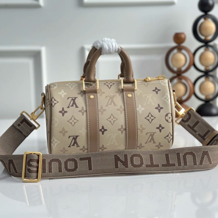 LOUIS VUITTON M29272 杏グラデまくらバッグ キープオール サイズ:25x15x11cm