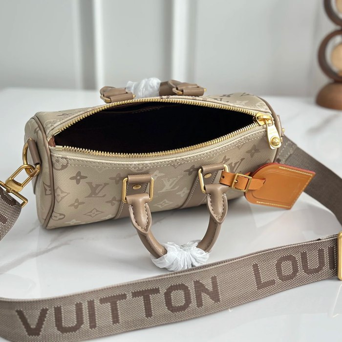 LOUIS VUITTON M29272 杏グラデまくらバッグ キープオール サイズ:25x15x11cm