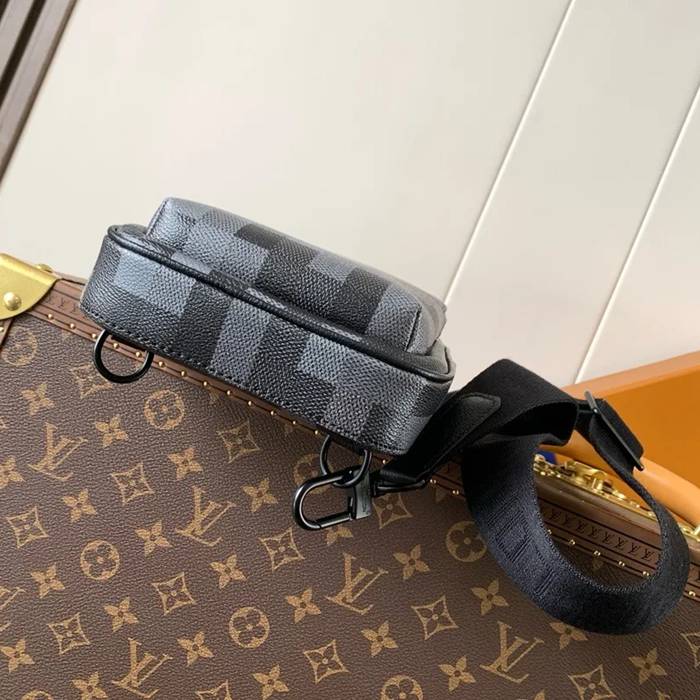LOUIS VUITTON M14953 黒コーティングキャンバス胸バッグ サイズ:33x16x5.7cm