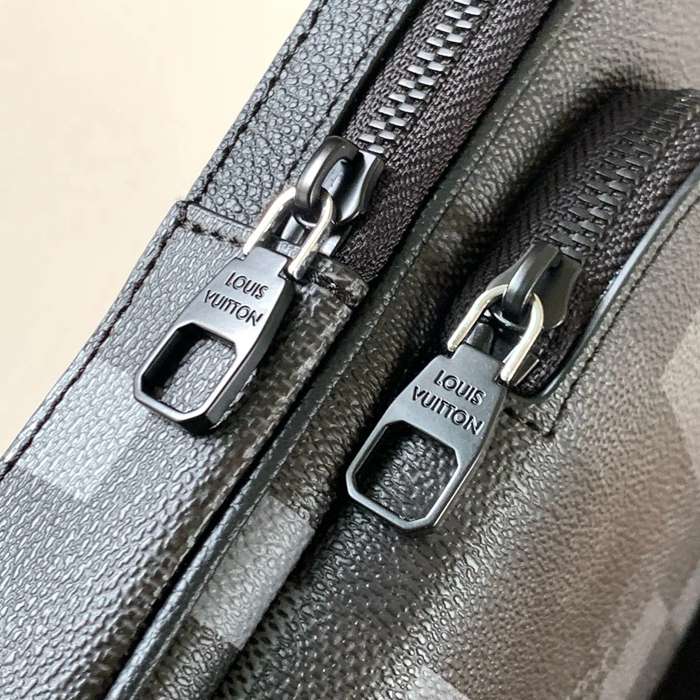 LOUIS VUITTON M14953 黒コーティングキャンバス胸バッグ サイズ:33x16x5.7cm