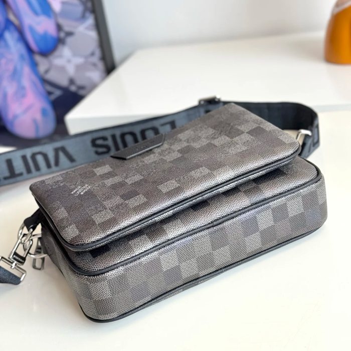 LOUIS VUITTON M28602 ダモフラージュメッセンジャー サイズ:25x18.5cm
