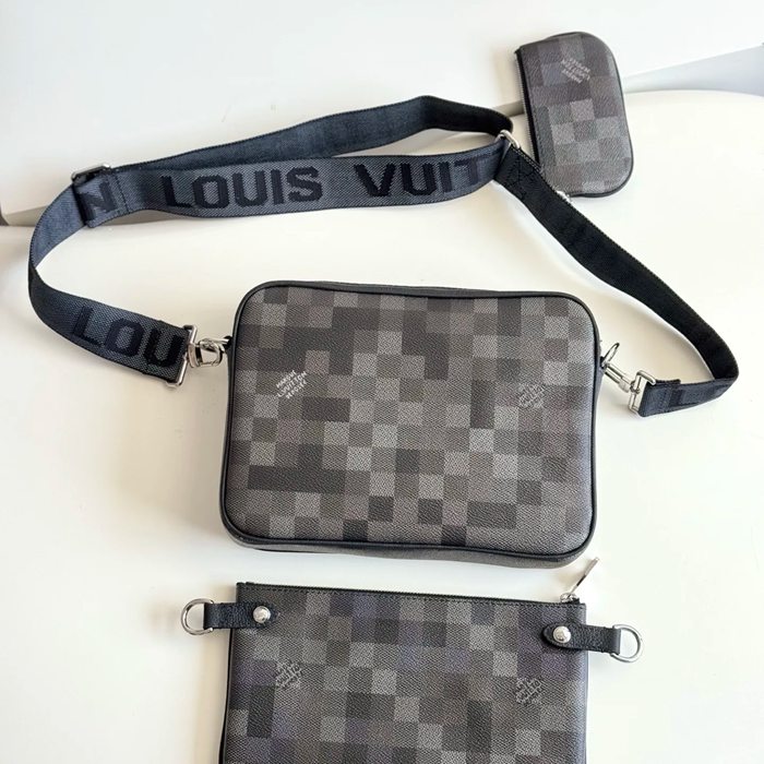 LOUIS VUITTON M28602 ダモフラージュメッセンジャー サイズ:25x18.5cm