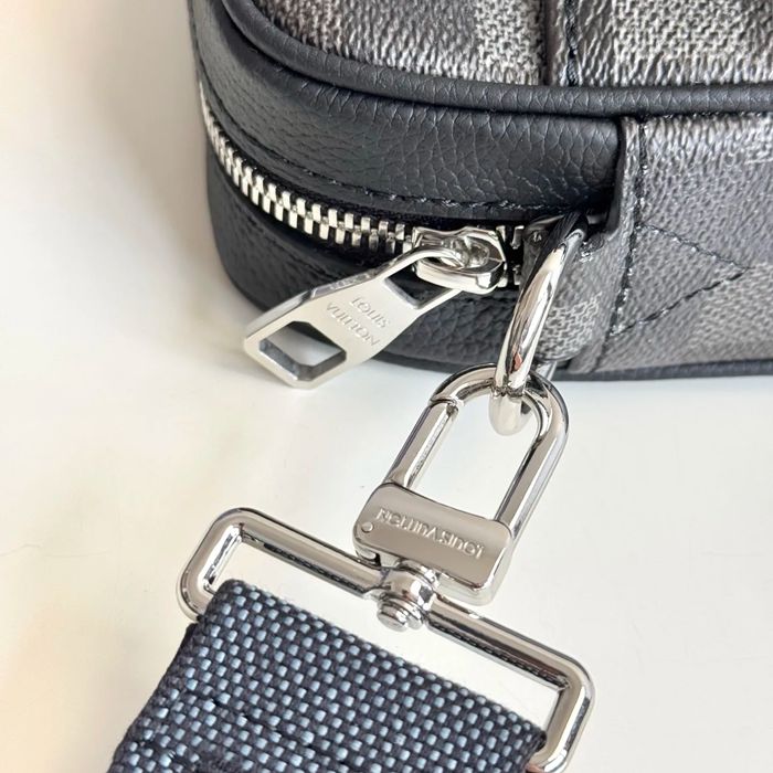 LOUIS VUITTON M28602 ダモフラージュメッセンジャー サイズ:25x18.5cm