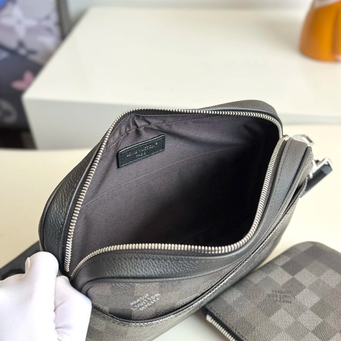 LOUIS VUITTON M28602 ダモフラージュメッセンジャー サイズ:25x18.5cm
