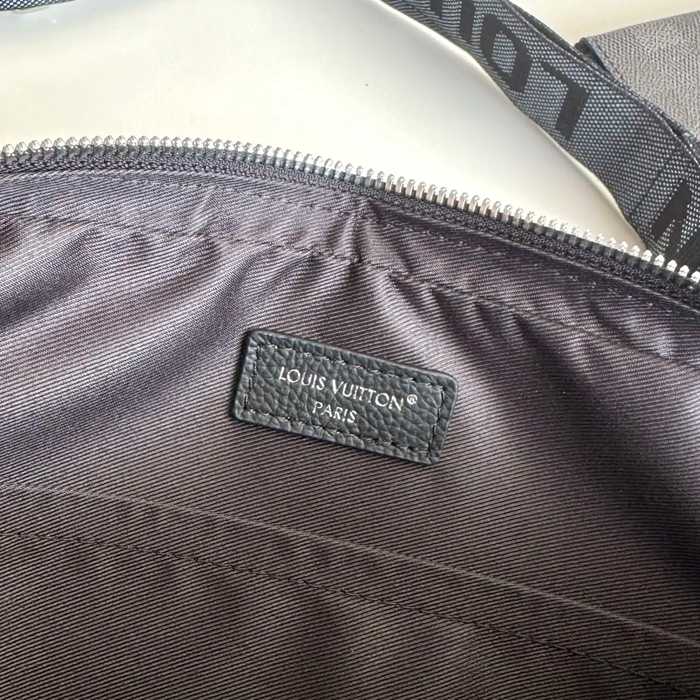 LOUIS VUITTON M28602 ダモフラージュメッセンジャー サイズ:25x18.5cm