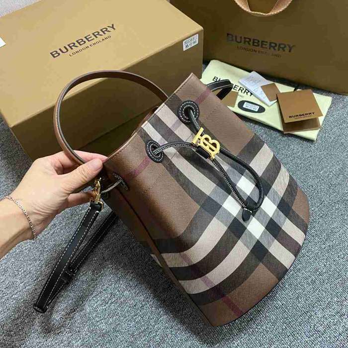 BURBERRY 6911 ブラウン ショルダーバッグ クラシックチェック 26x26x16cm サイズ:26x26x16cm