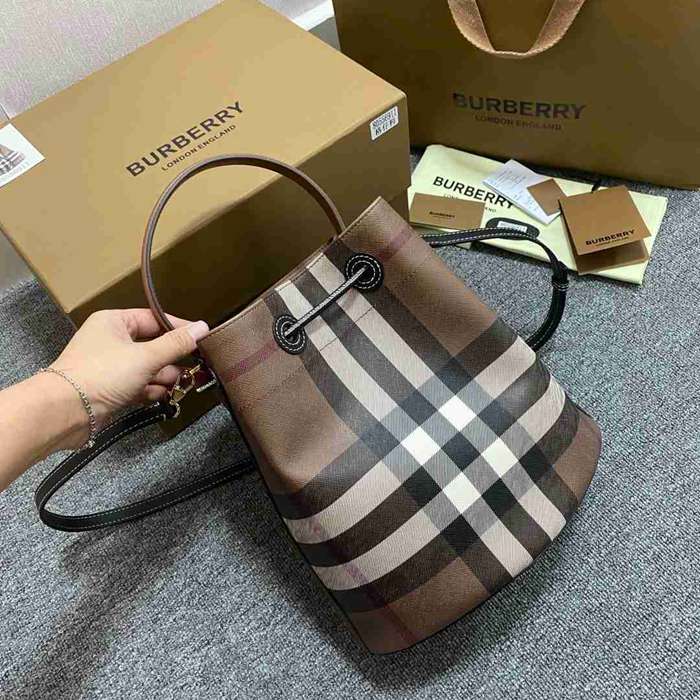 BURBERRY 6911 ブラウン ショルダーバッグ クラシックチェック 26x26x16cm サイズ:26x26x16cm